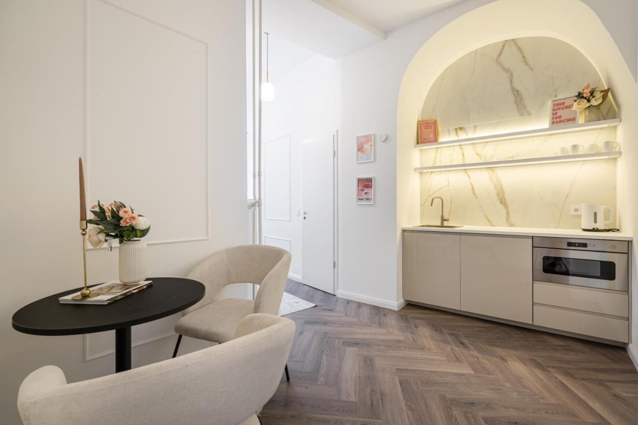 E13 - Grand Boulevard Heritage Suite - Best Location By Bqa Budapest Exterior foto