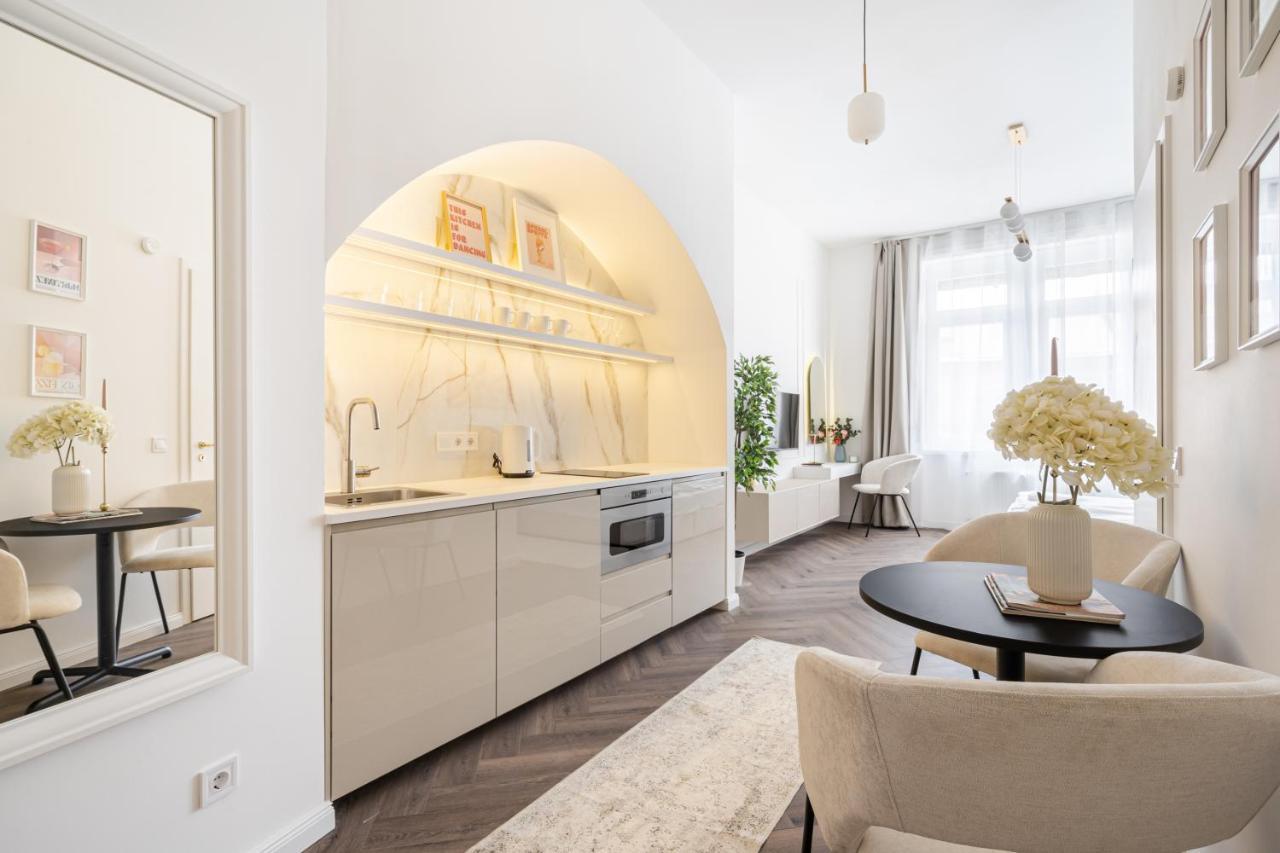 E13 - Grand Boulevard Heritage Suite - Best Location By Bqa Budapest Exterior foto