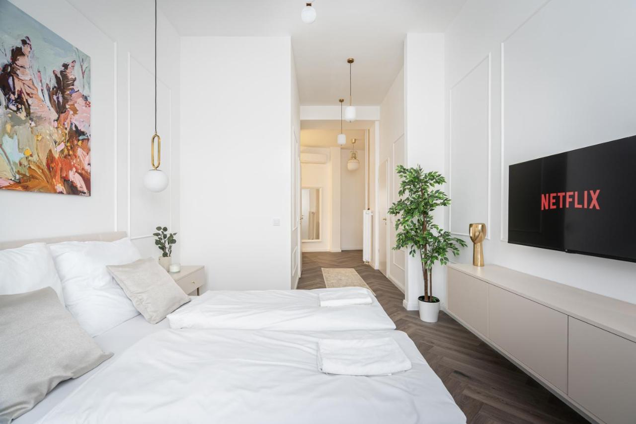 E13 - Grand Boulevard Heritage Suite - Best Location By Bqa Budapest Exterior foto