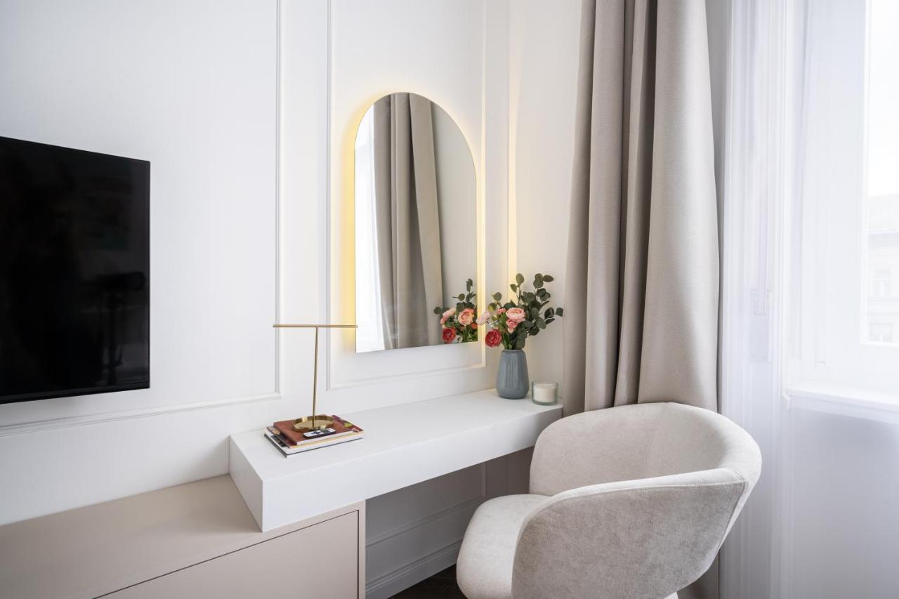E13 - Grand Boulevard Heritage Suite - Best Location By Bqa Budapest Exterior foto