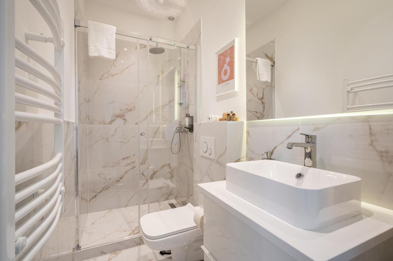 E13 - Grand Boulevard Heritage Suite - Best Location By Bqa Budapest Exterior foto