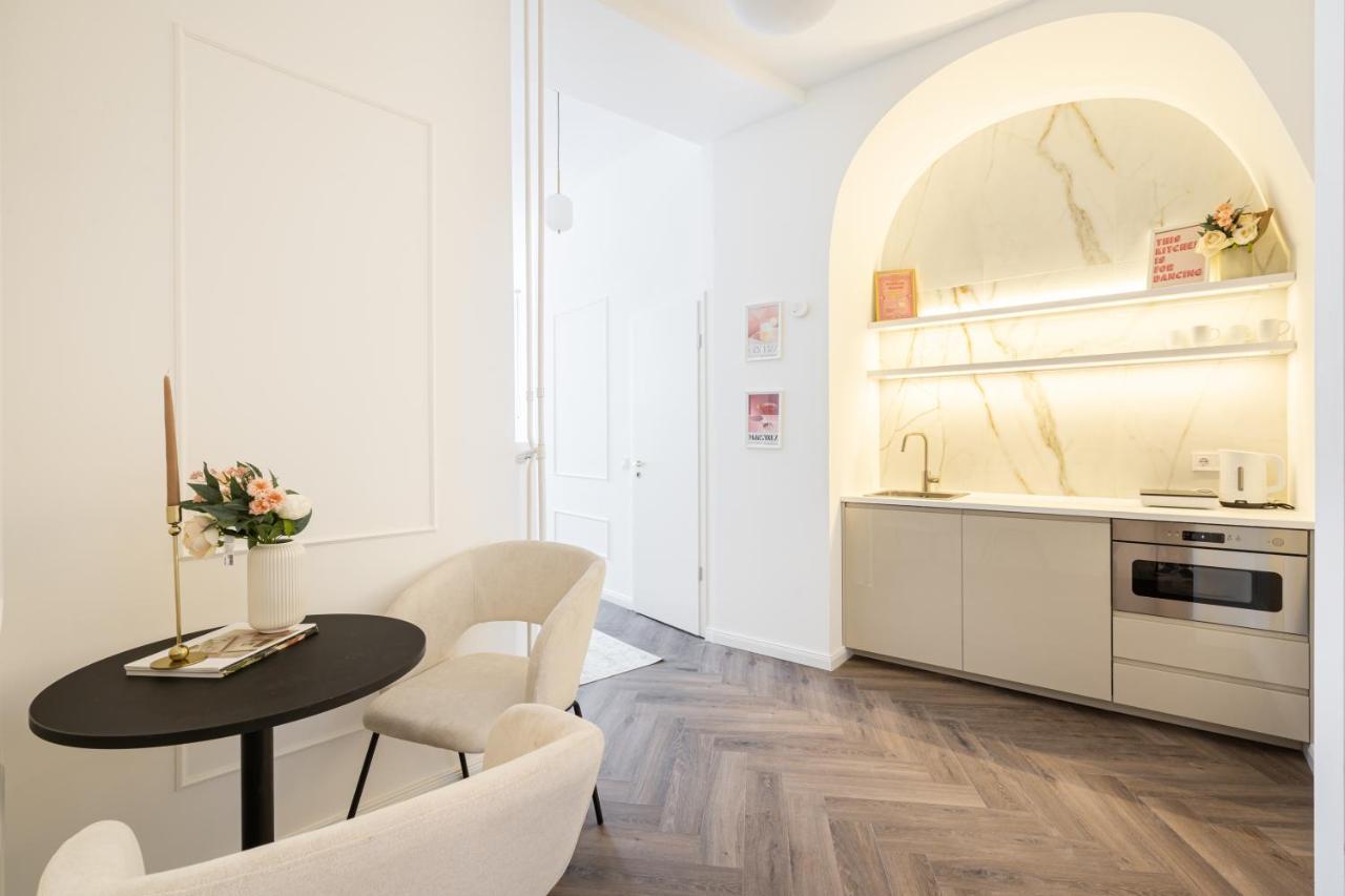 E13 - Grand Boulevard Heritage Suite - Best Location By Bqa Budapest Exterior foto