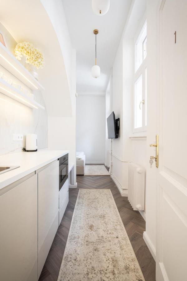 E13 - Grand Boulevard Heritage Suite - Best Location By Bqa Budapest Exterior foto